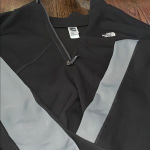 Black north face pullover